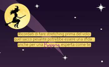 Illustrazione della Befana che vola sulla scopa davanti a una grande luna gialla, su uno sfondo notturno con stelle. In primo piano una frase divertente: "Ricordati di fare stretching prima del volo: quel sacco pesante potrebbe essere una sfida... anche per una Befana esperta come te." Il design è semplice e colorato, con un tocco ironico.