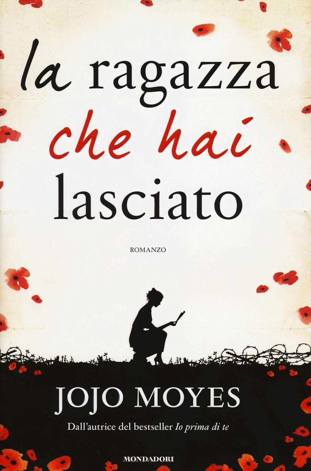 Copertina del libro La ragazza che hai lasciato di Jojo Moyes, edizione Mondadori. Illustrazione con papaveri rossi su sfondo bianco e silhouette di una donna seduta che legge, evocativa delle emozioni e dell’intensità del romanzo.