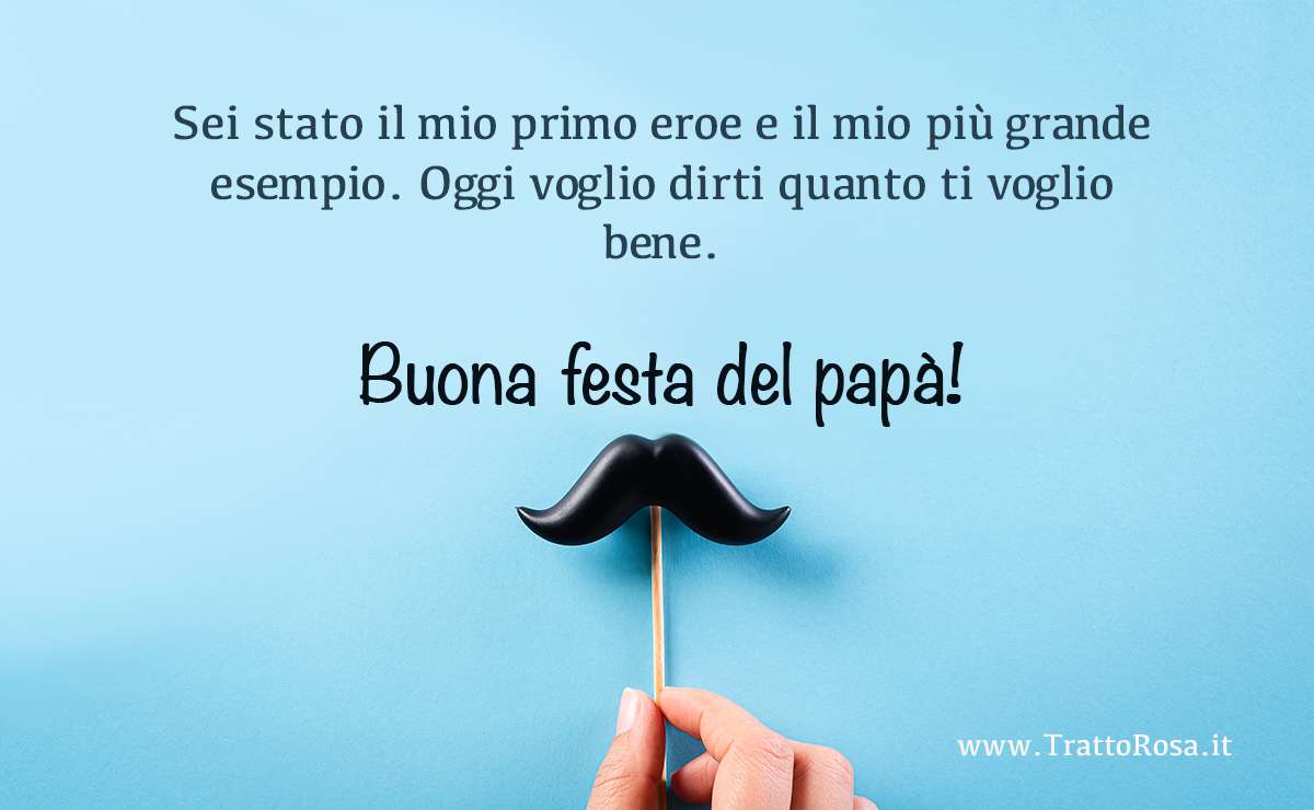 Messaggio di auguri per la Festa del Papà con dedica affettuosa su sfondo azzurro e baffi stilizzati sorretti da una mano.