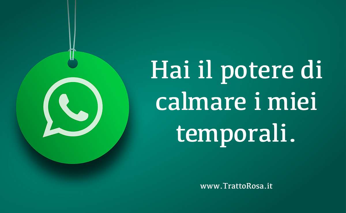 Immagine grafica con sfondo verde e logo WhatsApp appeso, accompagnata dalla frase romantica “Hai il potere di calmare i miei temporali”