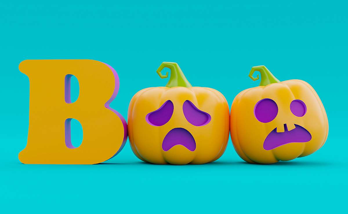Zucche di Halloween stilizzate con espressioni spaventate accanto alla scritta “Boo” su sfondo turchese – grafica divertente per post su Halloween.
