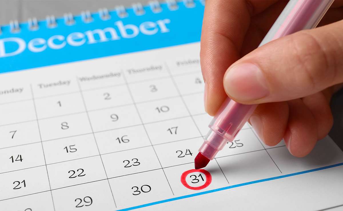 Calendario del mese di dicembre con il giorno 31 cerchiato in rosso