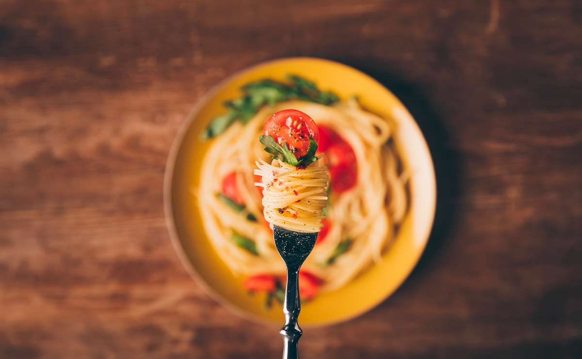 Forchetta con spaghetti arrotolati